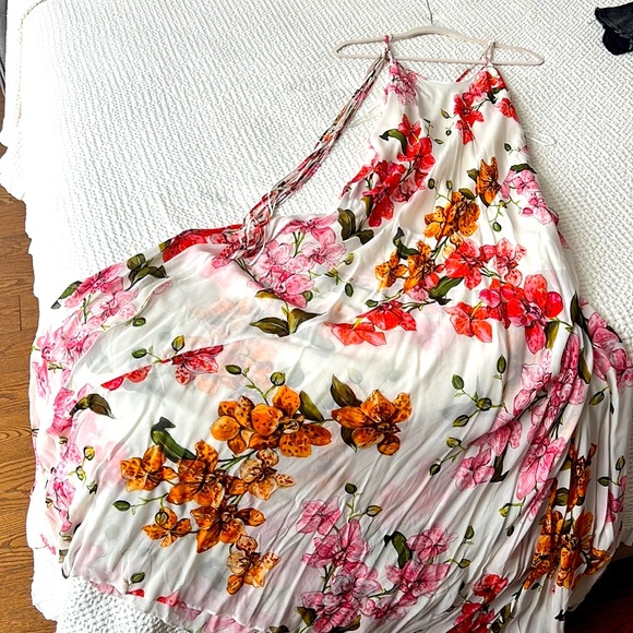 Gorgeous Long dress 🤍❤️ - Picture 4 of 5